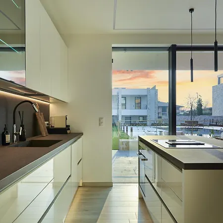 Salvatorehomes - Pure Luxury In The Centre Of With Pool & Private Jacuzzi - Casa Olivia - A 5 Star Luxury Collection At Garda דירה *