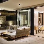 아파트 Salvatorehomes - Luxury In The Centre Of With Private Jacuzzi & Direct Access To Infinity Pool - Casa Olivia - A 5 Star Luxury Collection At Garda *