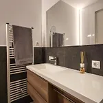 Salvatorehomes - Luxury In The Centre Of With Private Jacuzzi & Direct Access To Infinity Pool - Casa Olivia - A 5 Star Luxury Collection At Garda 아파트 바르돌리노