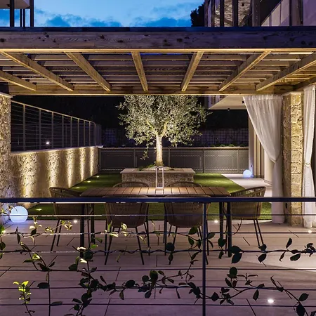 Salvatorehomes - Luxury In The Centre Of With Private Jacuzzi & Direct Access To Infinity Pool - Casa Olivia - A 5 Star Luxury Collection At Garda