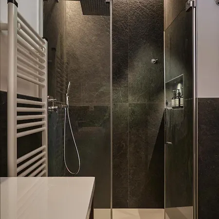 Apartment Salvatorehomes - Luxury In The Centre Of With Private Jacuzzi & Direct Access To Infinity Pool - Casa Olivia - A 5 Star Luxury Collection At Garda *