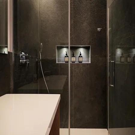 Salvatorehomes - Luxury In The Centre Of With Private Jacuzzi & Direct Access To Infinity Pool - Casa Olivia - A 5 Star Luxury Collection At Garda *