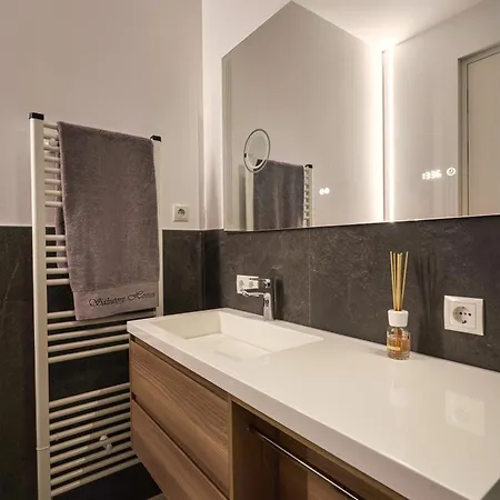 Salvatorehomes - Luxury In The Centre Of With Private Jacuzzi & Direct Access To Infinity Pool - Casa Olivia - A 5 Star Luxury Collection At Garda Apartment Bardolino