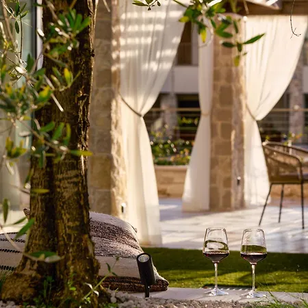 Salvatorehomes - Luxury In The Centre Of With Private Jacuzzi & Direct Access To Infinity Pool - Casa Olivia - A 5 Star Luxury Collection At Garda *