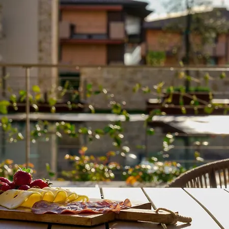 Salvatorehomes - Luxury In The Centre Of With Private Jacuzzi & Direct Access To Infinity Pool - Casa Olivia - A 5 Star Luxury Collection At Garda Apartment